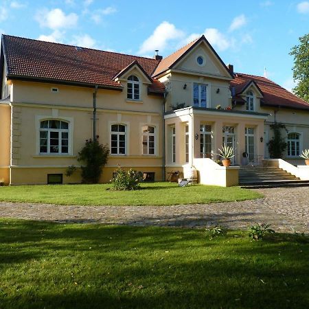 Exklusive Ferienwohnungen im Gutshaus Viezen Bernitt Exterior foto